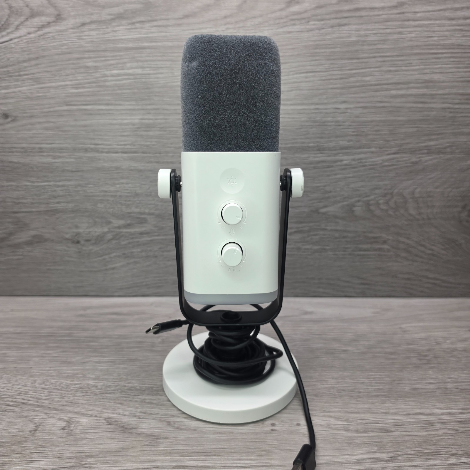 Fifine AmpliGame AM8 USB XLR Dynamic Microphone White RGB Gaming Podcast Mic