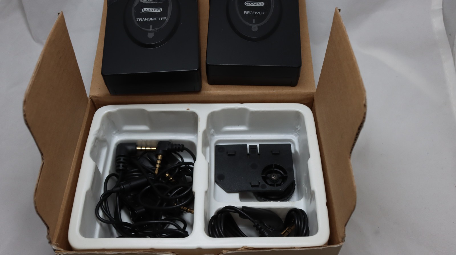Monoprice 600120 2.4GHz lavalier wireless microphone system with two-way comms