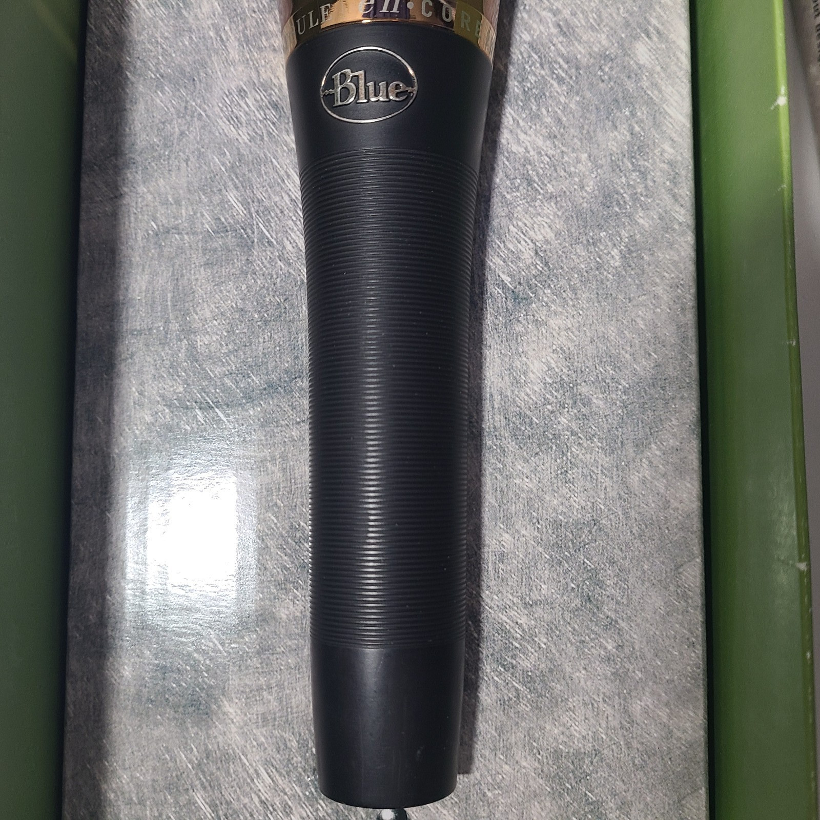 Blue En-Core 200 Aria Dynamic Performance Microphone W/ Booklet & Box