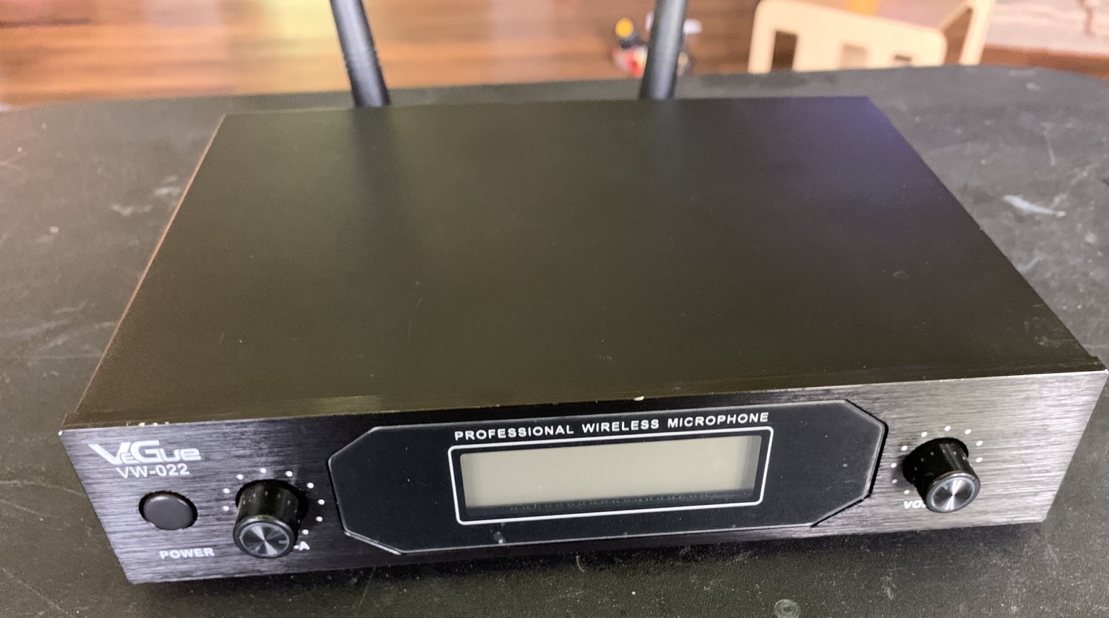 VeGue Wireless Microphone System, VW-022 (See Description)