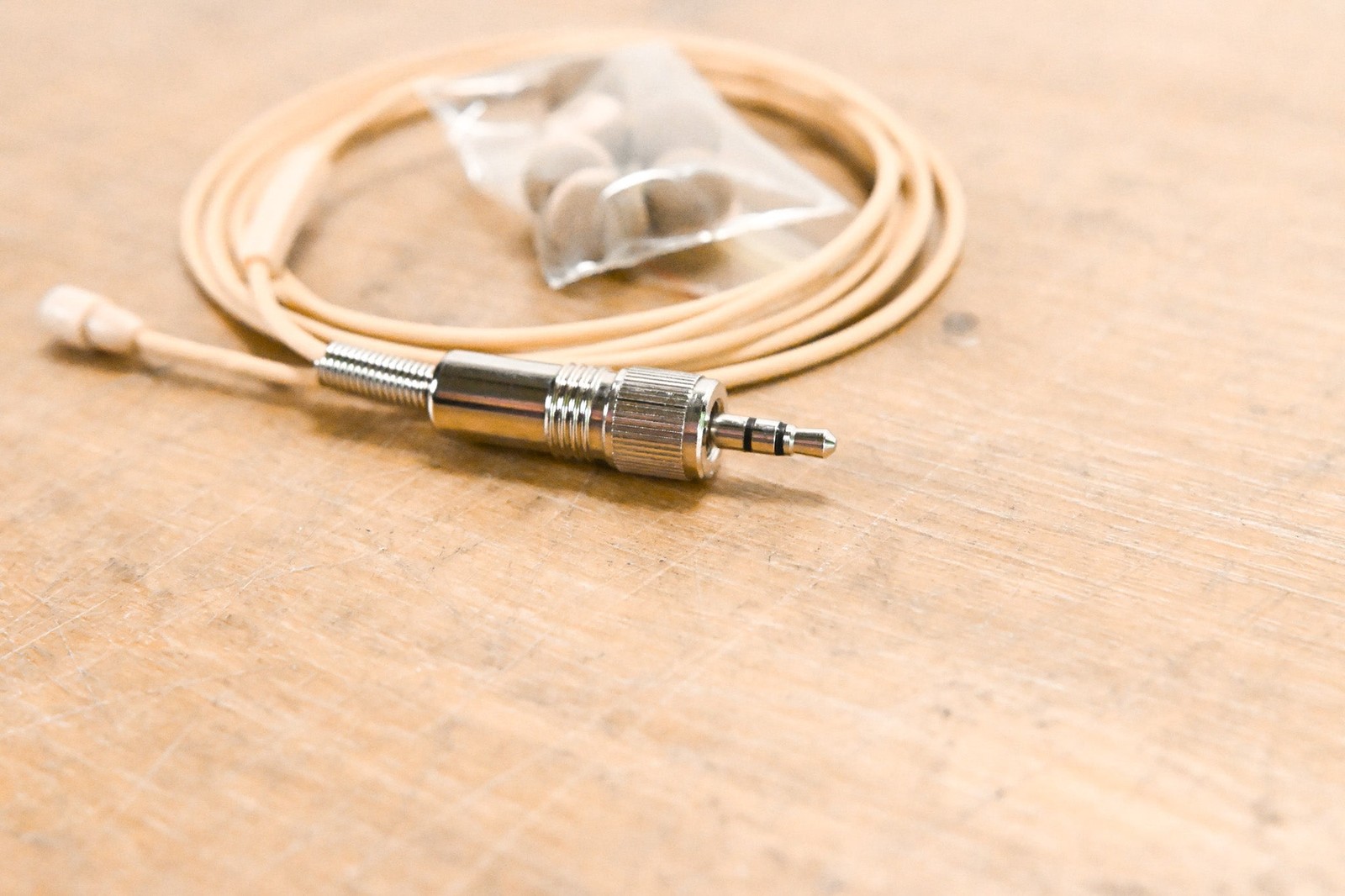 Sennheiser MKE 2 Lavalier Lapel Mic w/ Locking 3.5mm Connector – Beige CG0108V