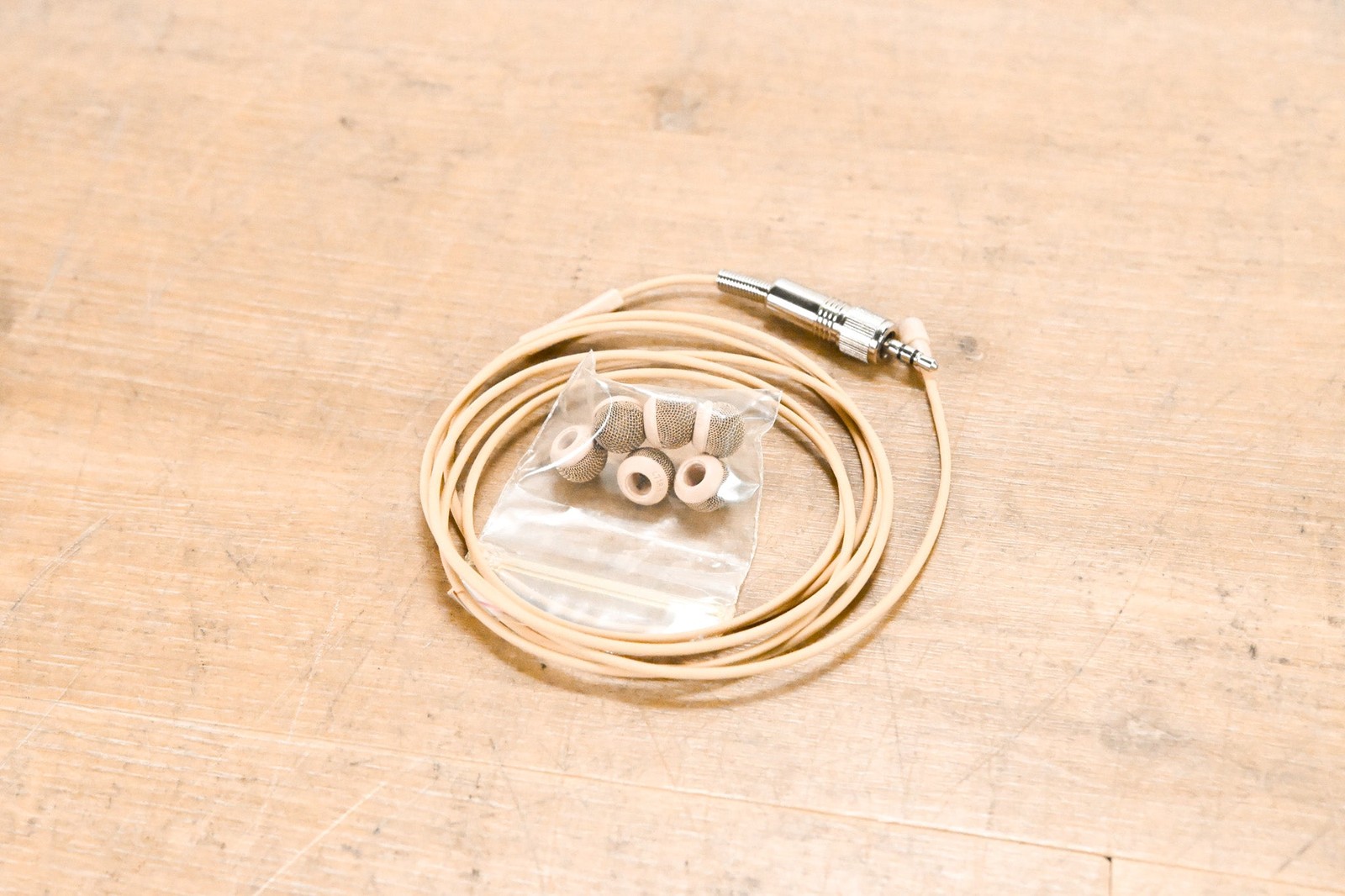 Sennheiser MKE 2 Lavalier Lapel Mic w/ Locking 3.5mm Connector – Beige CG0108V