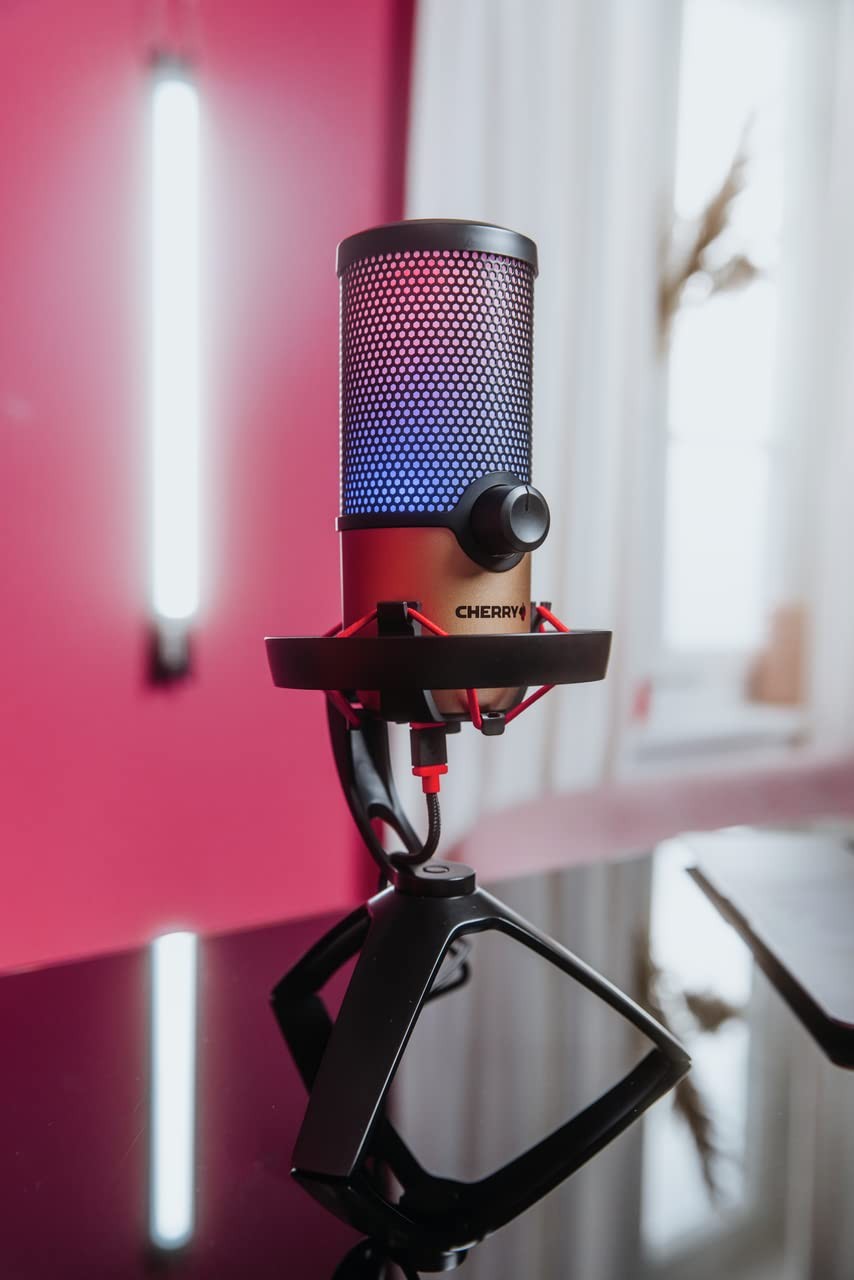 UM 9.0 RGB Pro Microphone High Quality Sound Touch Mute Plug and Play Design