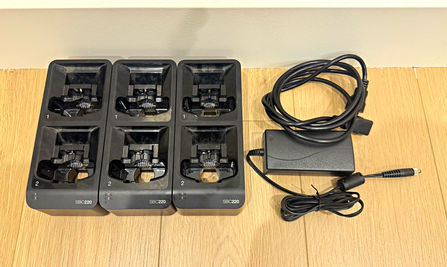Shure SBC220 2-Port Dual Battery Charger triple Dock w/ Power Supply, Black