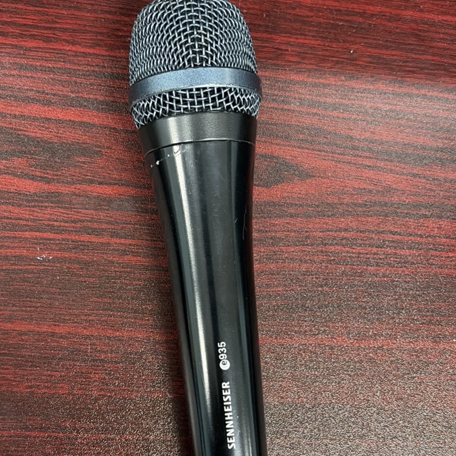 Sennheiser e935 Wired Handheld Stand-Held Vocal Microphone Black Professional