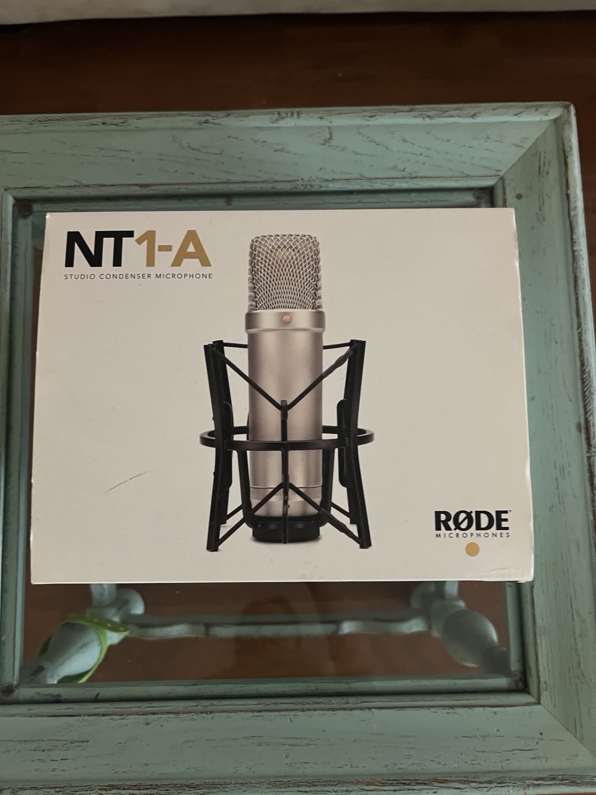 RØDE NT1-A Large Diaphragm Cardioid Studio Mic w/ SM6 Shock Mount Pop