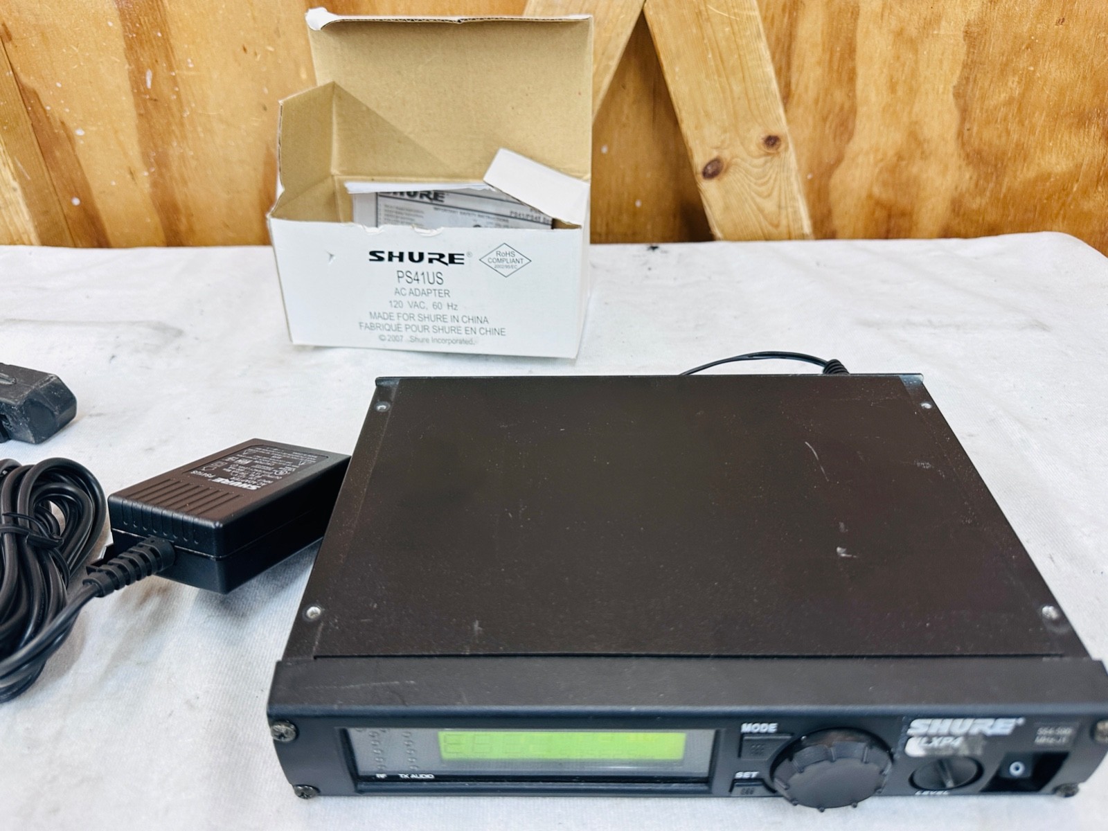 Shure ULXP4 J1 554-590 Mhz Wireless Microphone Receiver W/Shure Power Supply ONE