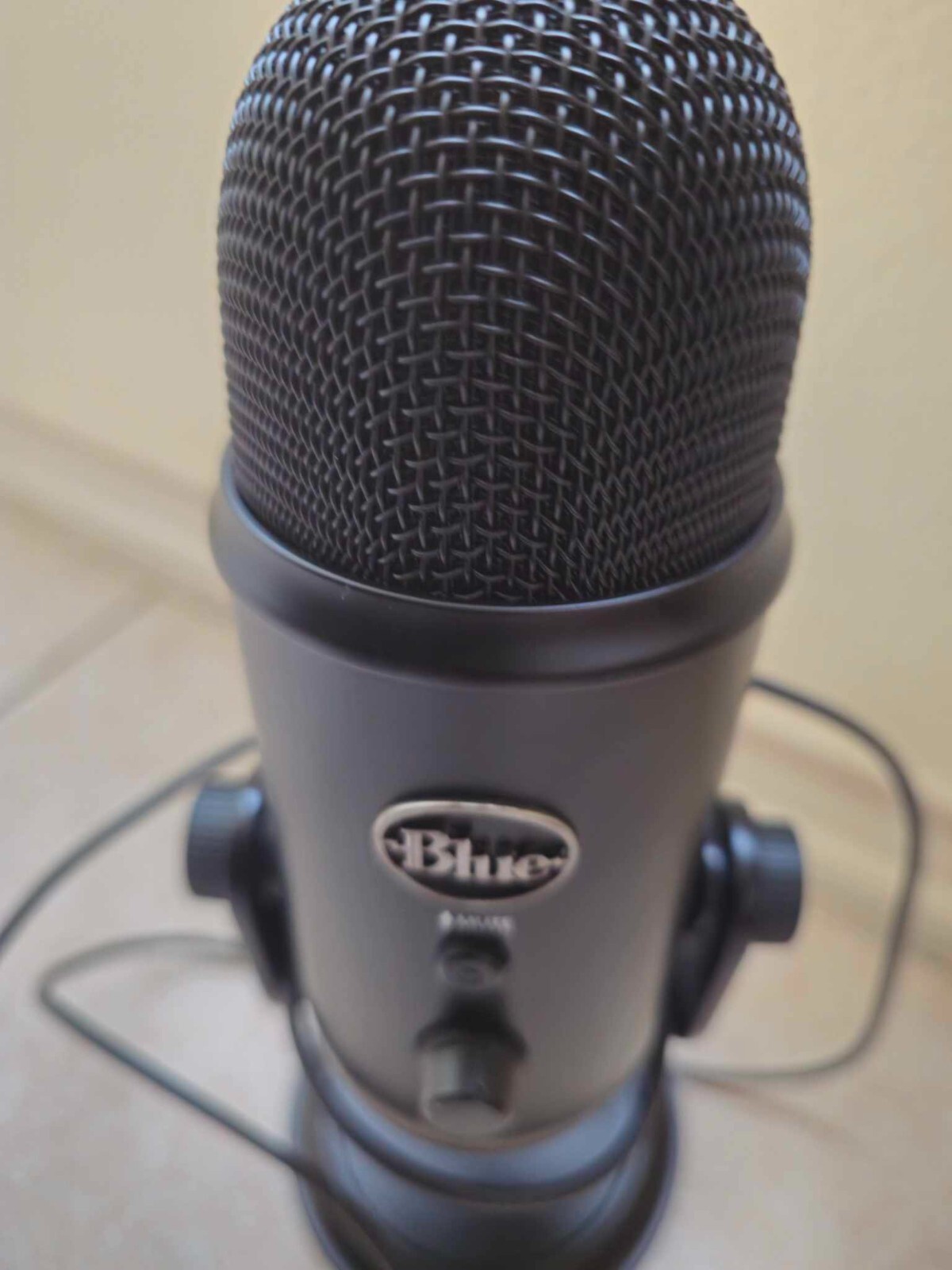 Blue Yeti X Professional USB Condenser Microphone for PC, Mac,Gaming,Recording,
