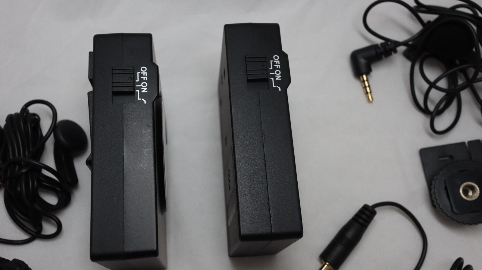 Monoprice 600120 2.4GHz lavalier wireless microphone system with two-way comms