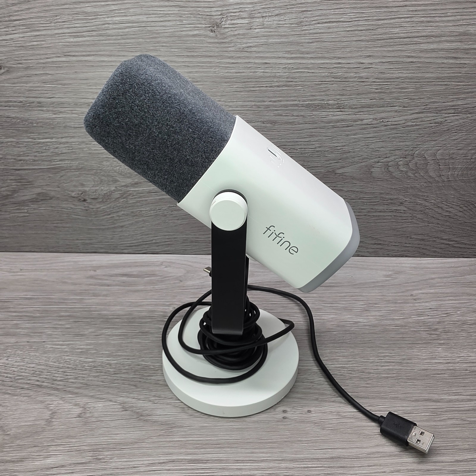 Fifine AmpliGame AM8 USB XLR Dynamic Microphone White RGB Gaming Podcast Mic