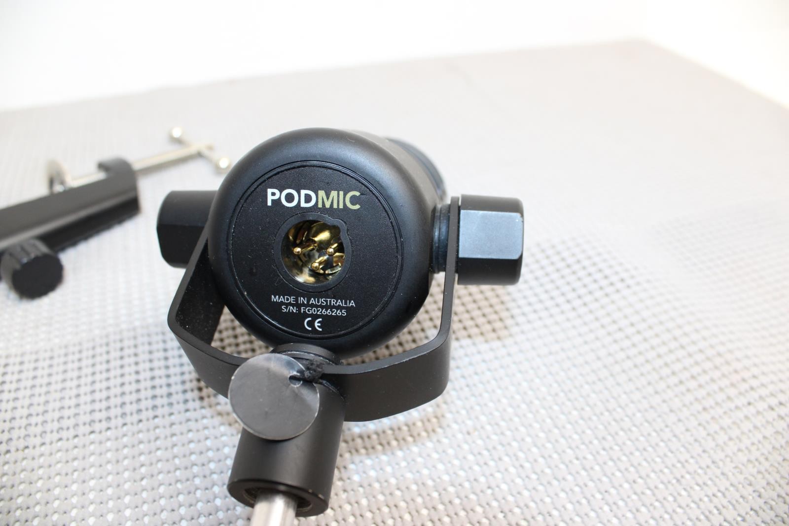 Rode PodMic Dynamic Microphone with Neewer Adjustable Boom Arm For Desk