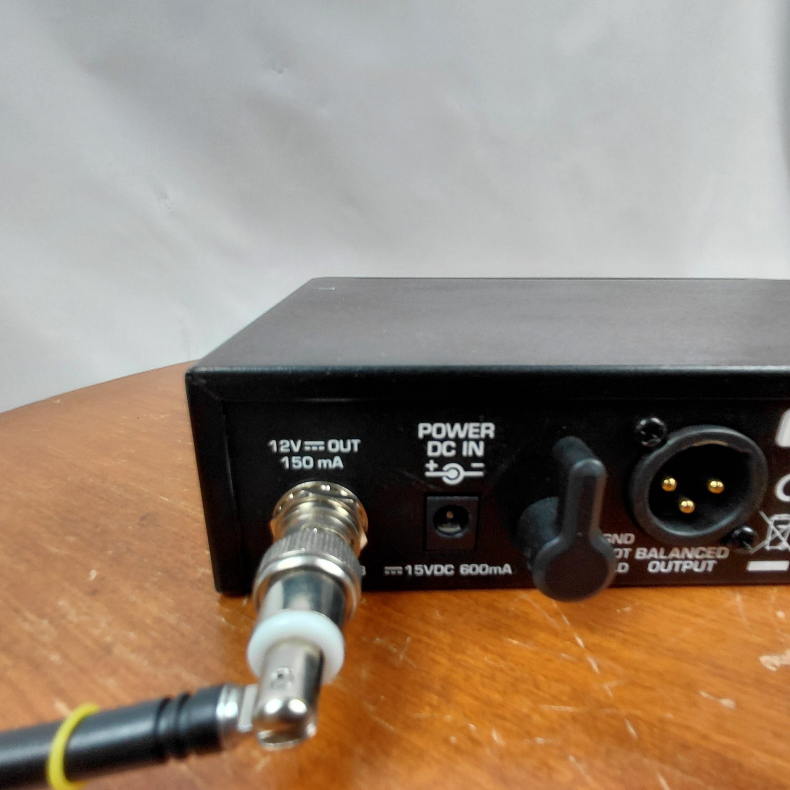 Samson CR99 UHF Wireless Receiver and CH99 Microphone Read Description