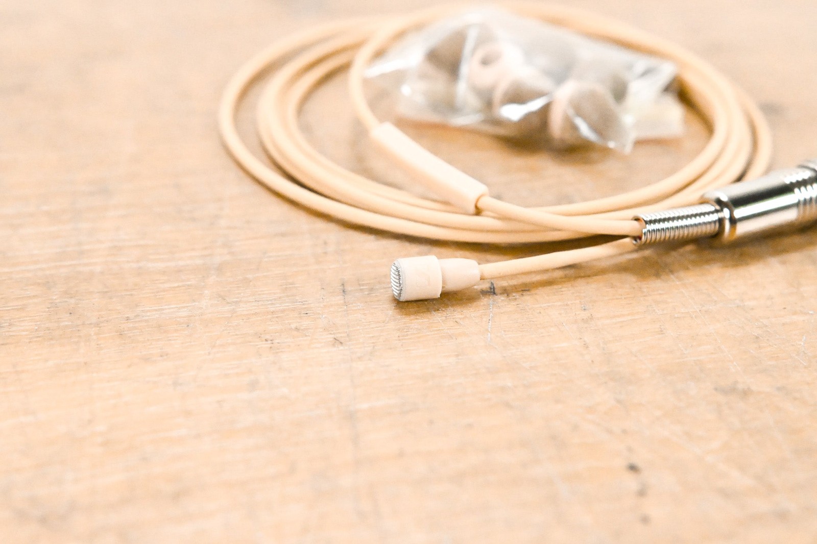 Sennheiser MKE 2 Lavalier Lapel Mic w/ Locking 3.5mm Connector – Beige CG0108V