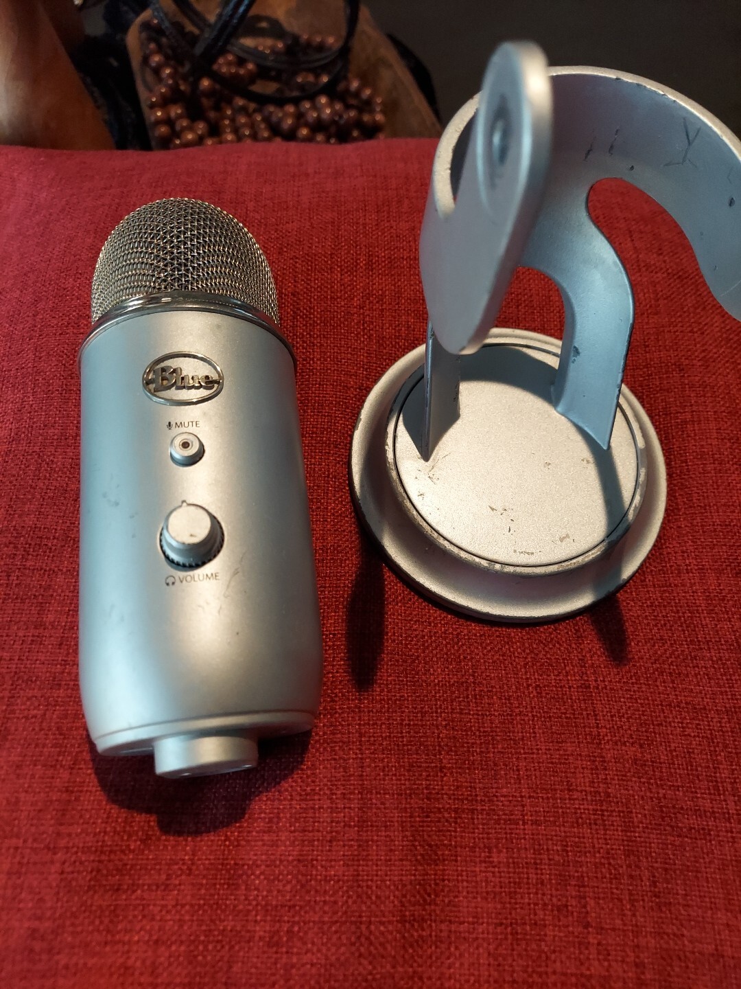 Blue Yeti Microphone Silver W/stand And Mount See Description.