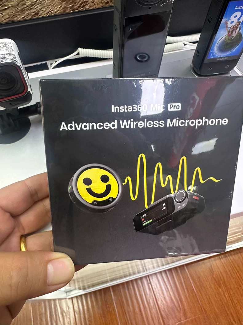Insta360 Mic Pro 2.4GHz Wireless Lavalier Microphone System OPEN BOX