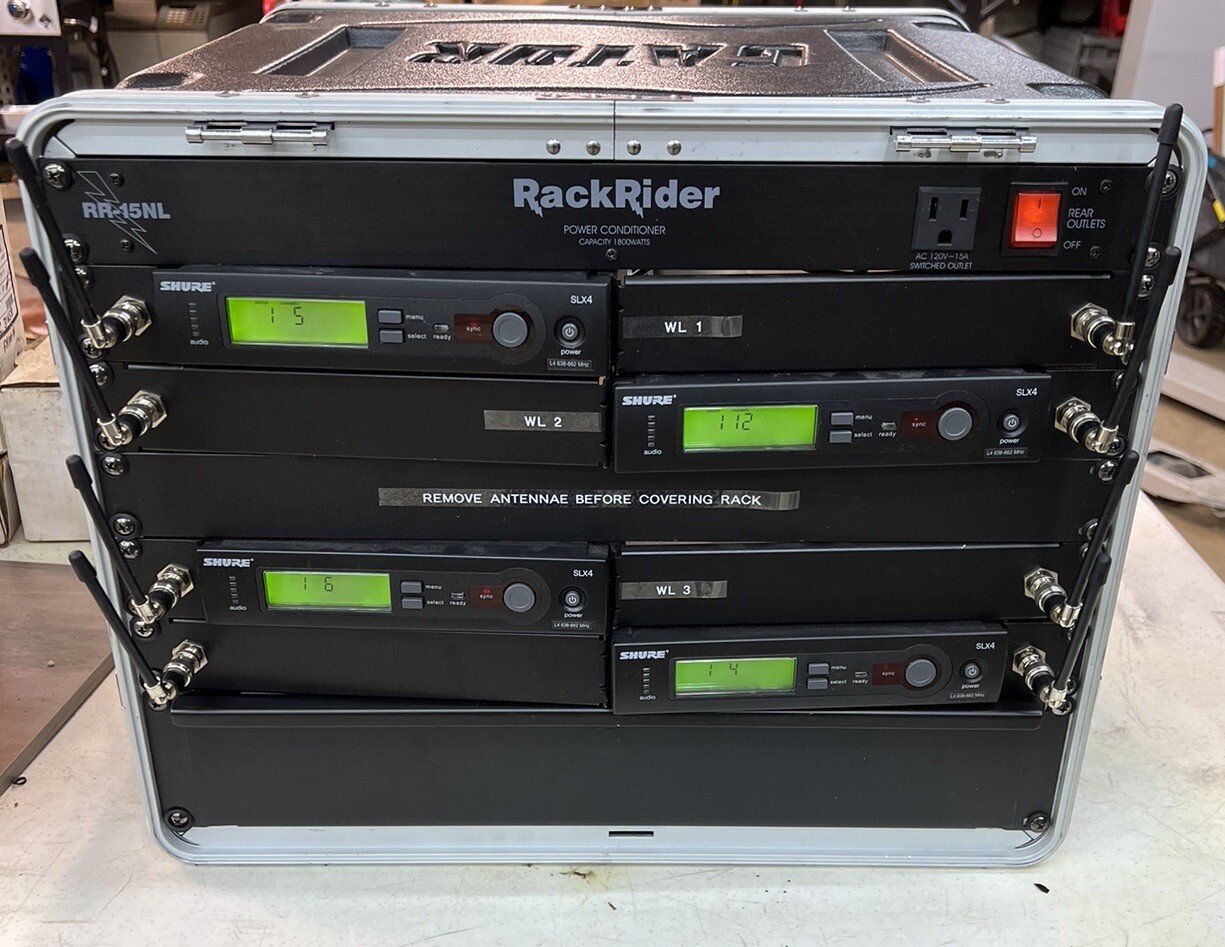 Shure SLX4/Wireless System w/ GATOR Flight Case #2